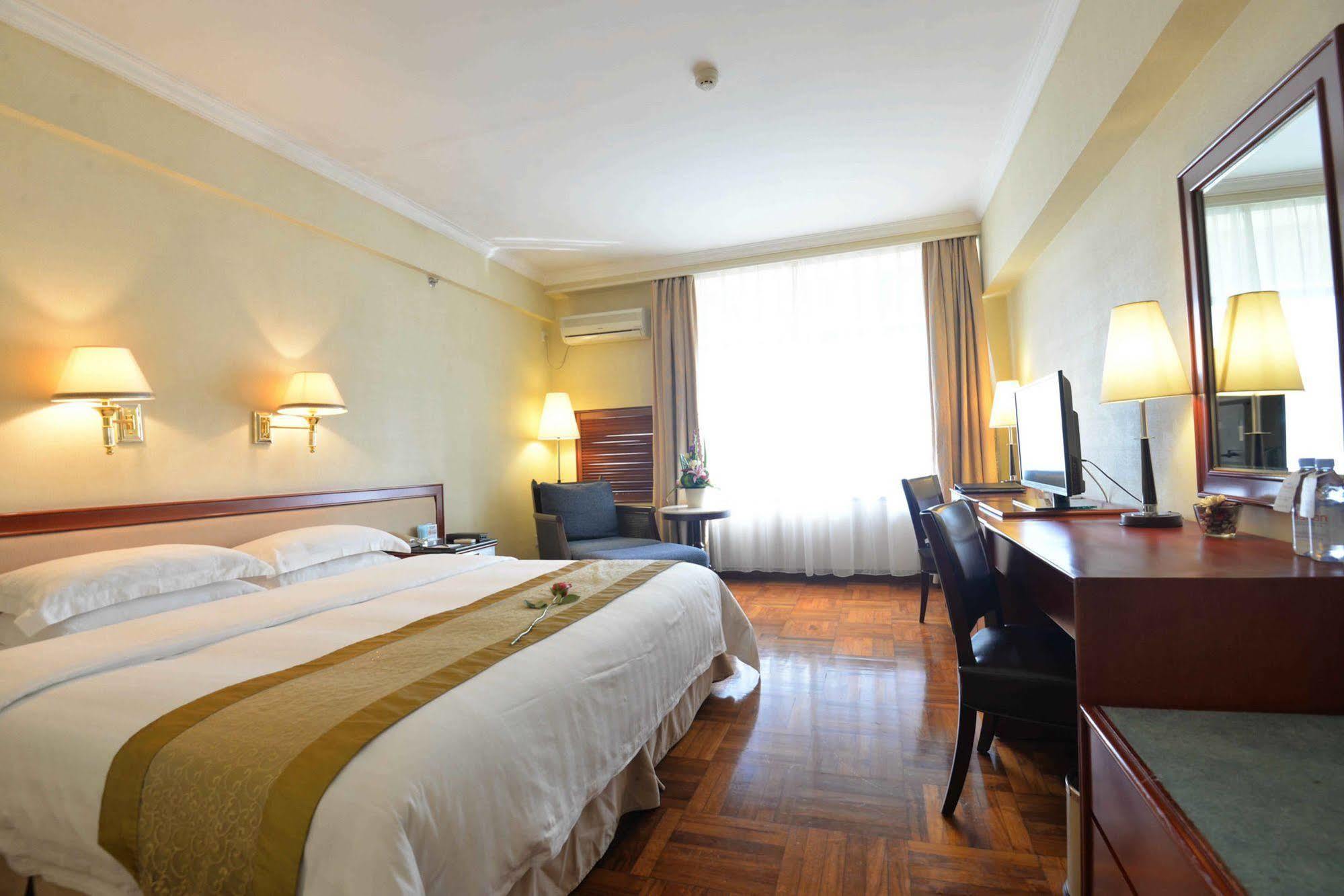 Ming Wah International Convention Centre Hotel Шънджън Екстериор снимка